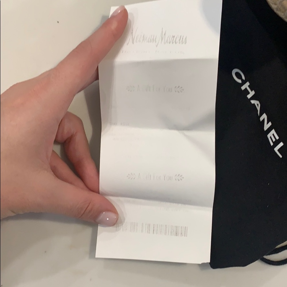 Chanel - Picture 5 of 8
